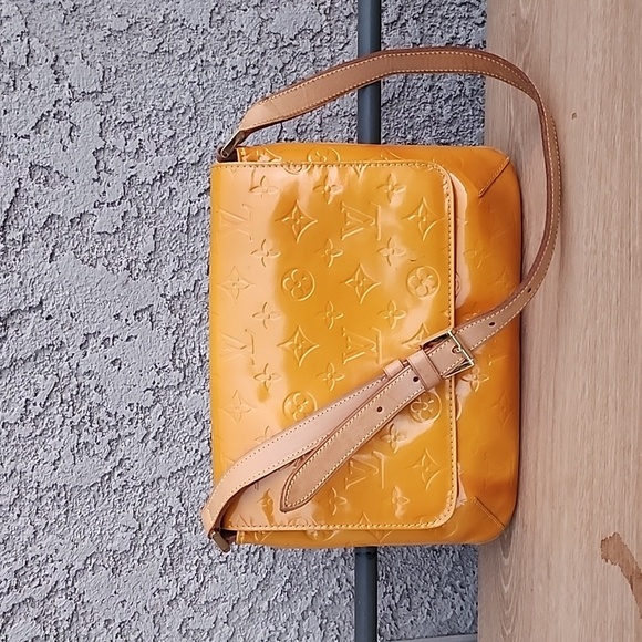 Louis Vuitton Handbags - Louis Vuitton THOMPSON STREET VERNIS IN MANGO